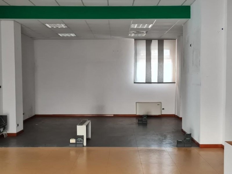 Immobile commerciale in Affitto a Colle di Val D'Elsa, 1'800&euro;, 190 m²