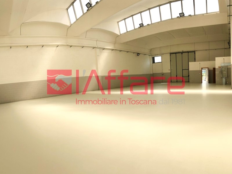 Capannone in Affitto a Montecatini Terme, 1'900€, 400 m²