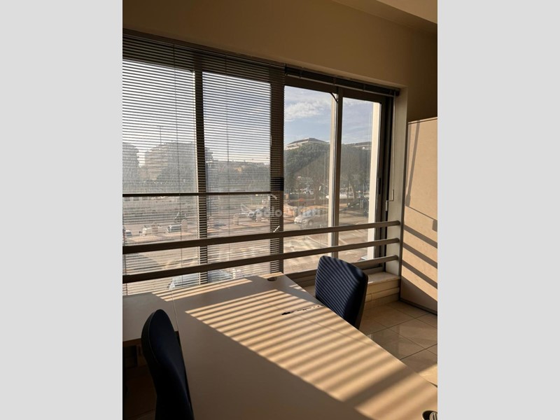 Ufficio in Affitto a Pescara, zona Viale Riviera, 3'000€, 240 m²