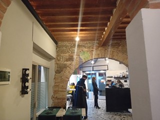 Attività commerciale in Affitto a Livorno, zona Garibaldi, 1'500€, 100 m²