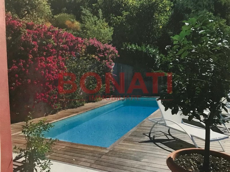 Casa Indipendente in Vendita a Massa, 950'000€, 200 m², arredato