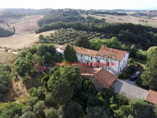 Casa Indipendente in Vendita a Collesalvetti, zona Parrana San Martino, 680'000&euro;, 650 m²