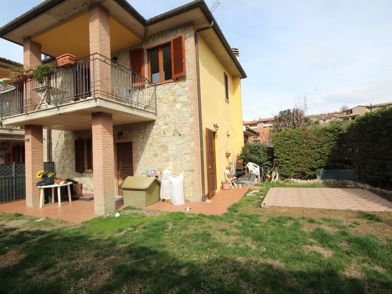Casa Indipendente in Vendita a Murlo, zona Casciano, 175'000€, 126 m², con Box
