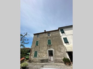 Casa Semi Indipendente in Vendita a Montignoso, zona Cervaiolo, 150'000€, 163 m²