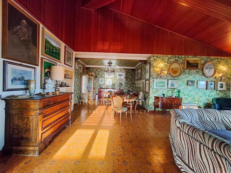 Appartamento in Vendita a Todi, 250'000€, 301 m²