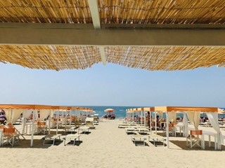 Casa Semi Indipendente in Vendita a Massa, zona Marina Di Massa, 335'000€, 120 m²