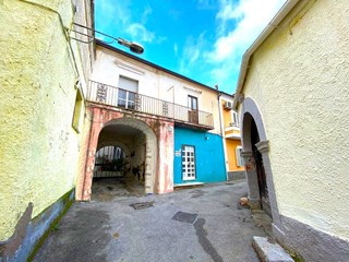 Casa Indipendente in Vendita a Falciano del Massico, zona via chiesa, 25'000€, 70 m²