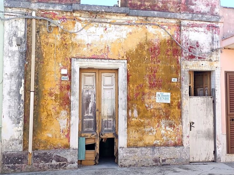 Appartamento in Vendita a San Donaci, zona Via Giusti 46, 35'000€, 110 m²