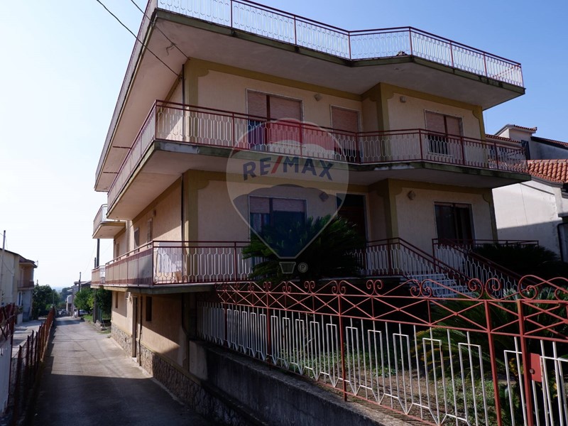 Casa Indipendente in Vendita a Bellona, 198'000€, 400 m²