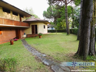 Villa in Vendita a Massa, zona Poveromo, 850'000€, 210 m²
