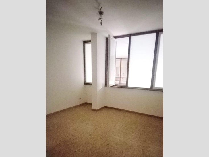 Trilocale in Vendita a Massa, 120'000€, 70 m², arredato