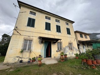 Casale in Vendita a Camaiore, 1'000'000&euro;, 400 m²