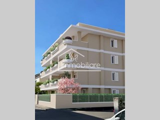 Appartamento in Vendita a Empoli, 460'000€, 93 m², con Box