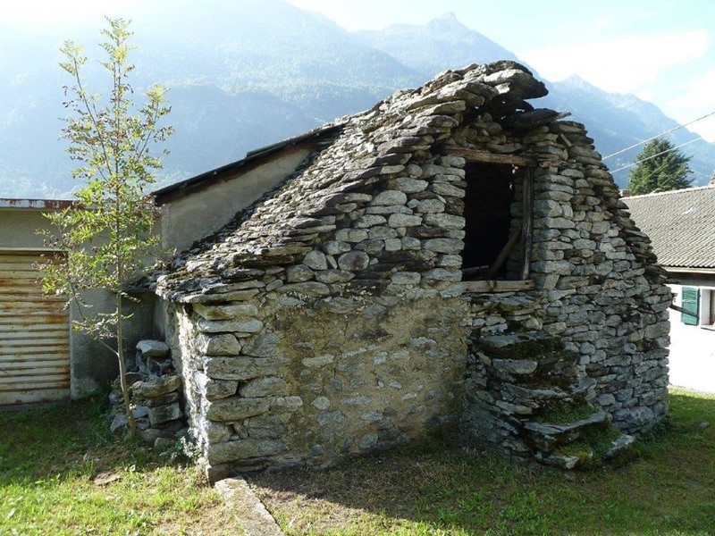 Casale in Vendita a Varzo, 50'000€, 170 m²