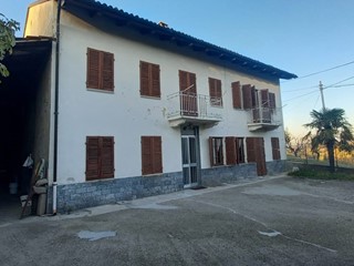 Casa Indipendente in Vendita a Vezza d'Alba, 170'000€, 280 m²