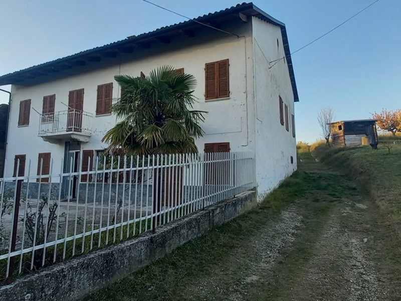 Casa Indipendente in Vendita a Vezza d'Alba, 170'000€, 280 m²