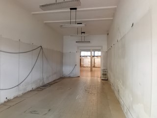 Capannone in Vendita a Rufina, 270'000€, 427 m²