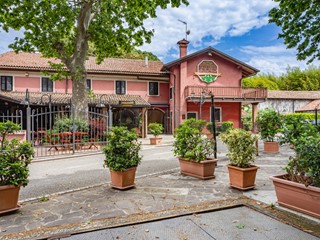 Immobile commerciale in Vendita a Fiumicello Villa Vicentina, 650'000€, 747 m², arredato