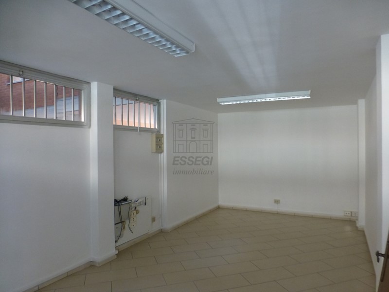 Ufficio in Affitto a Lucca, zona Nord, 500€, 40 m²