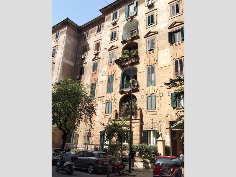 Bilocale in Vendita a Palermo, zona Notarbartolo, 180'000€, 75 m²