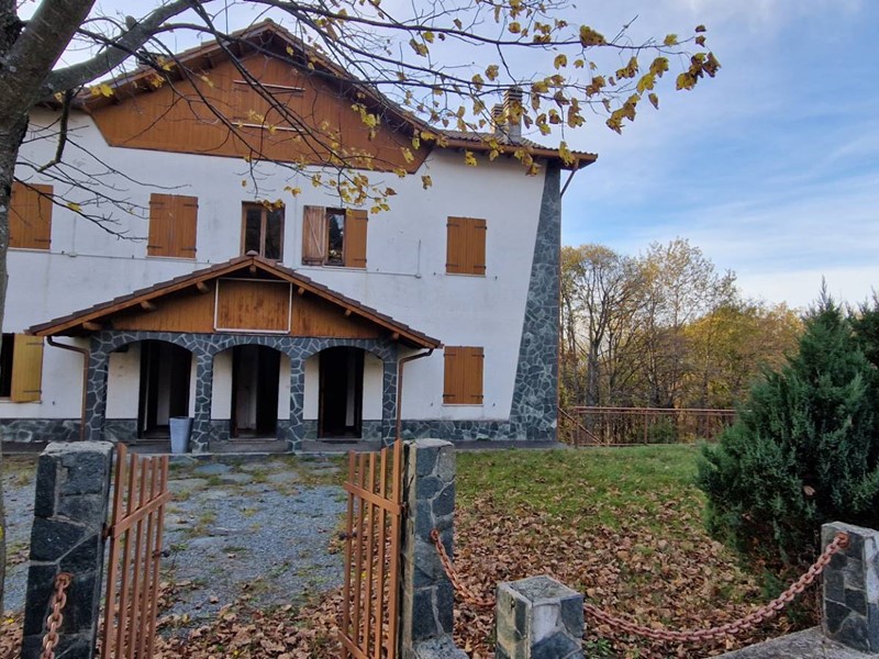 Casa Indipendente in Vendita a Sassello, zona Palo, 175'000€, 350 m²