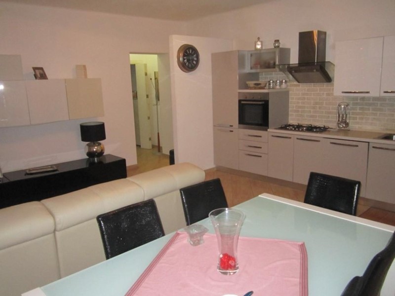 Trilocale in Vendita a Pisa, 215'000€, 88 m², arredato