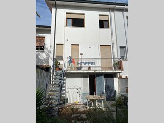 Casa Semi Indipendente in Vendita a Viareggio, 330'000€, 140 m², arredato