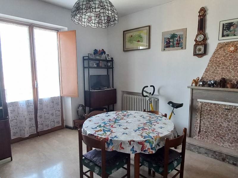 Appartamento in Vendita a Torre San Patrizio, zona centro, 60'000€, 100 m²