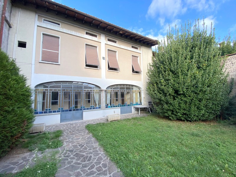 Casa Indipendente in Vendita a Paderno Franciacorta, 330'000€, 490 m², con Box