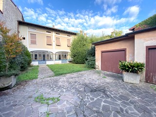Casa Indipendente in Vendita a Paderno Franciacorta, 330'000€, 490 m², con Box