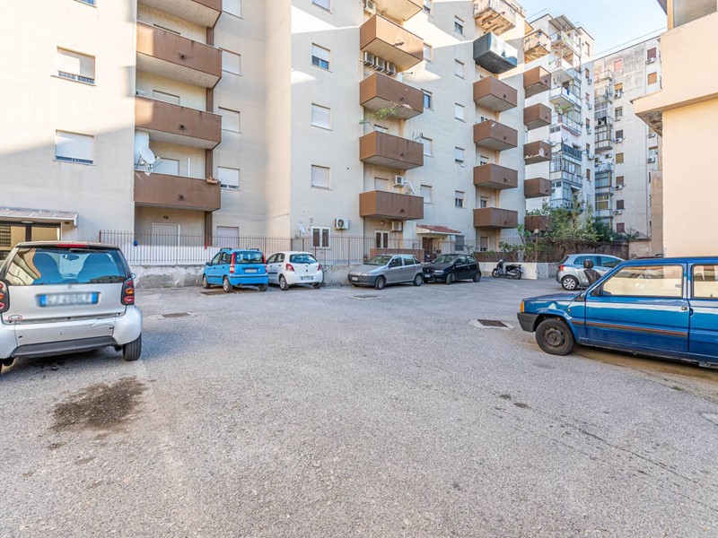 Quadrilocale in Vendita a Palermo, zona Corso dei Mille, 118'000€, 120 m²