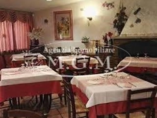 Attività commerciale in Vendita a Altopascio, 180'000€, 