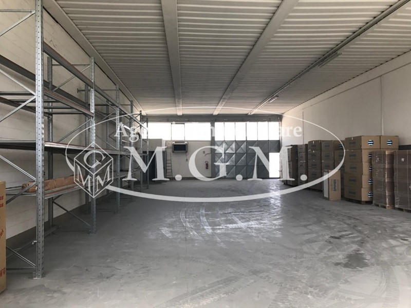 Capannone in Vendita a Casciana Terme Lari, zona Perignano, 165'000€, 306 m²