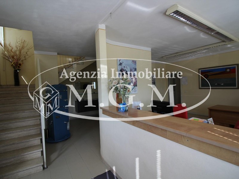 Capannone in Vendita a Casciana Terme Lari, zona Perignano, 298'000€, 527 m²