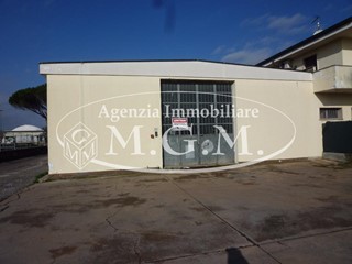 Capannone in Affitto a Pontedera, zona Il Chiesino, 2'000€, 640 m²