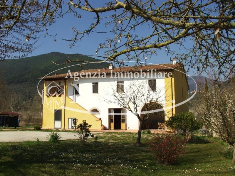Attività commerciale in Vendita a Buti, 950'000€, 550 m²