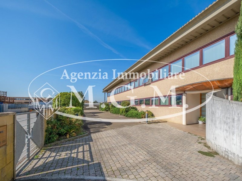 Capannone in Vendita a Santa Maria a Monte, 580'000€, 1400 m²
