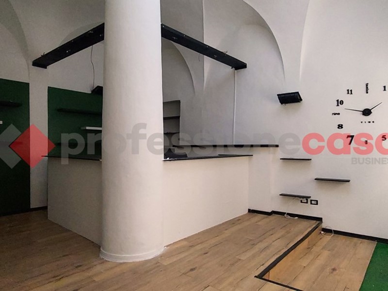 Negozio in Affitto a Siena, 700€, 40 m²