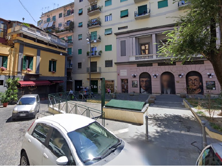 Negozio in Affitto a Napoli, 1'400€, 145 m²