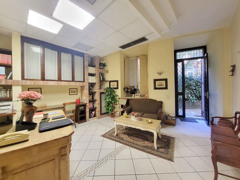 Ufficio in Affitto a Roma, 2'200€, 160 m², arredato