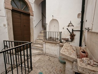 Casa Semi Indipendente in Vendita a Lugnano in Teverina, 135'000€, 340 m²