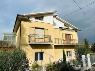 Casa Semi Indipendente in Vendita a Senigallia, zona Vallone, 160'000€, 130 m²