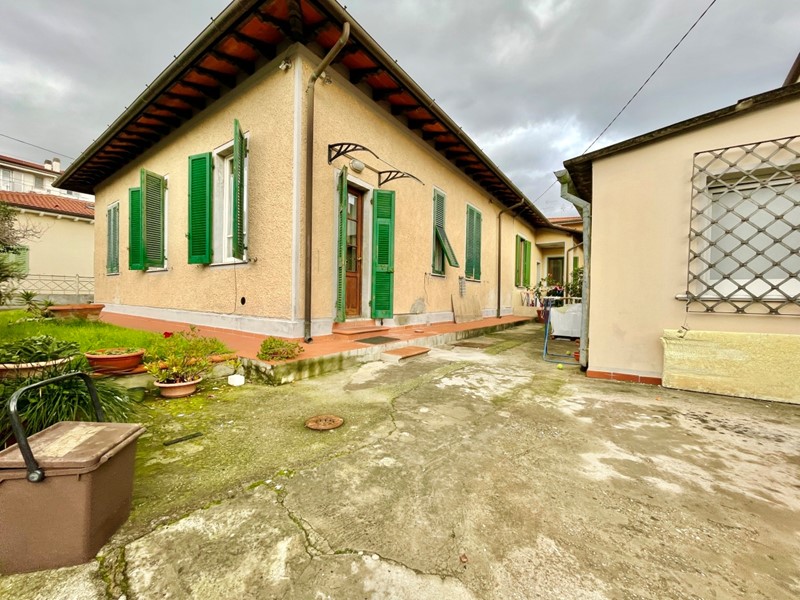 Casa Semi Indipendente in Vendita a Pietrasanta, zona pietrasanta, 349'900€, 100 m²