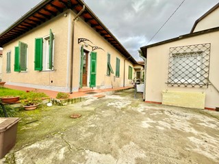 Casa Semi Indipendente in Vendita a Pietrasanta, zona pietrasanta, 349'900€, 100 m²