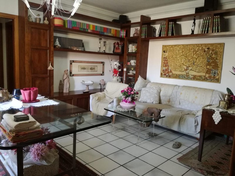 Quadrilocale in Vendita a Poggibonsi, 200'000€, 80 m², con Box