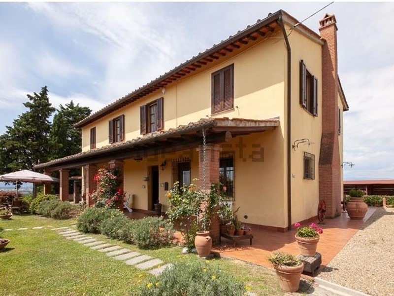 Casale in Vendita a Montopoli in Val d'Arno, zona Marti, 750'000€, 440 m², arredato