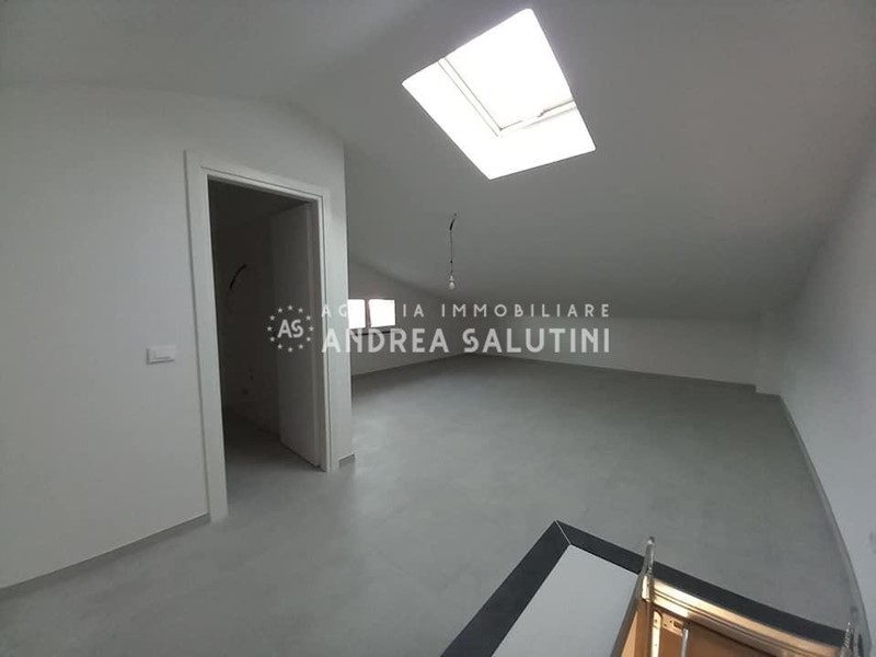 Quadrilocale in Vendita a Pontedera, 240'000€, 120 m², con Box