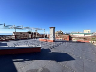 Attico in Vendita a Massa, zona Marina di Massa, 420'000€, 130 m², arredato, con Box