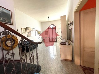 Casa Indipendente in Vendita a Vinci, zona Sovigliana, 300'000€, 320 m²