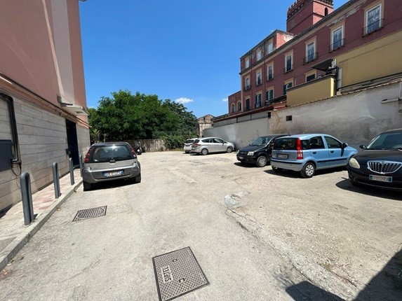 Box in Vendita a Napoli, 290'000€, 700 m²